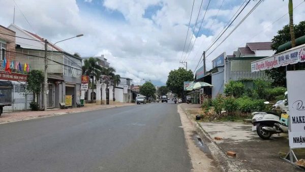MẶT TIỀN HUỲNH THÚC KHÁNG PHƯỜNG 2 BẢO LỘC LÂM ĐỒNG
