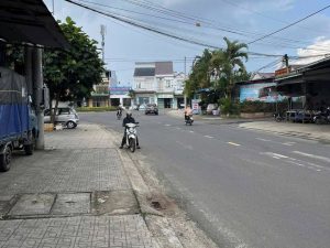 Bán nhà mặt tiền Nguyễn Văn Cừ Lộc Sơn Bảo Lộc Lâm Đồng